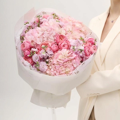 Сборный букет с воздушным аспарагусом и розами